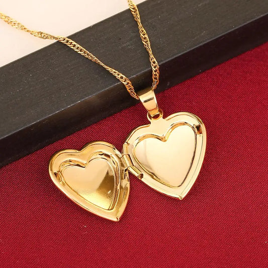 ❤️Collar Corazón Dorado con Relicario – Un Recuerdo Eterno